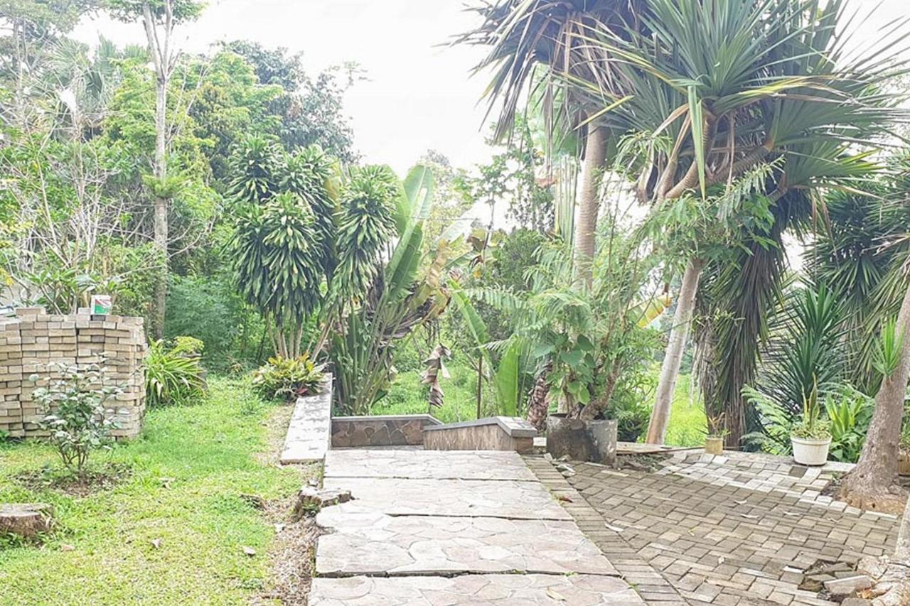Hotel Bumi Bermi Permai Near Bermi Eco Park Mitra Reddoorz Probolinggo Exterior foto